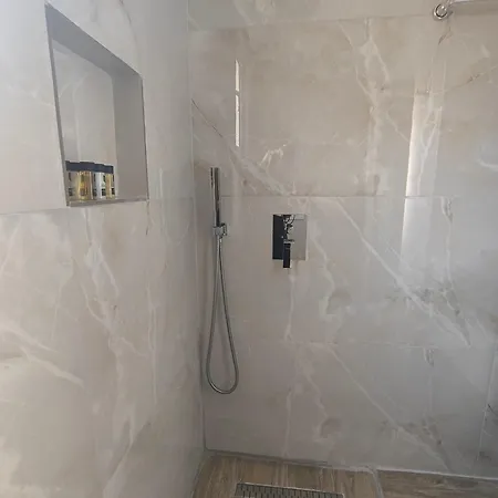 Md Luxury * Himarë
